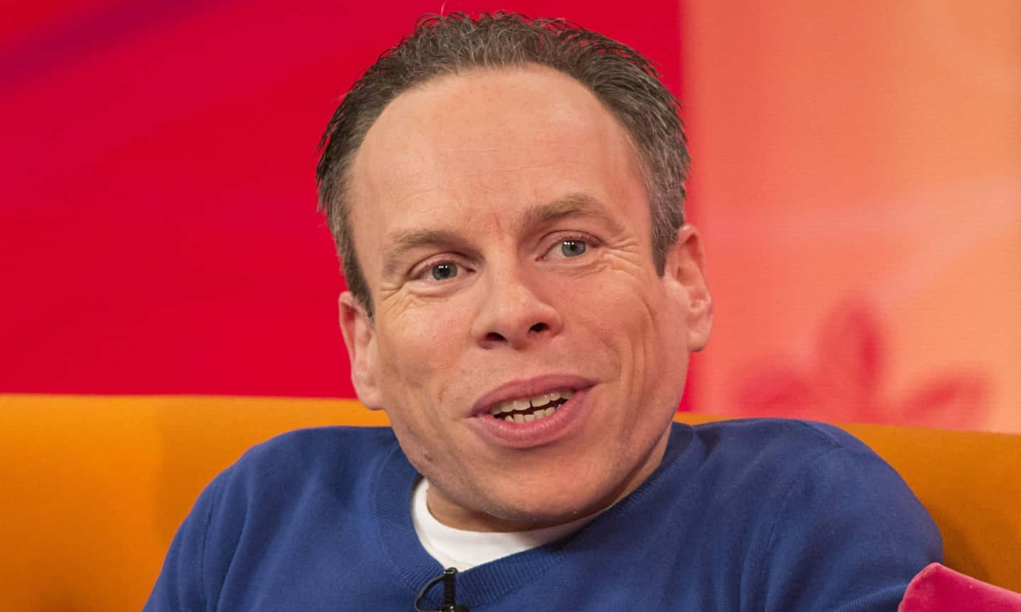 Warwick Davis Posing For A Portrait Background