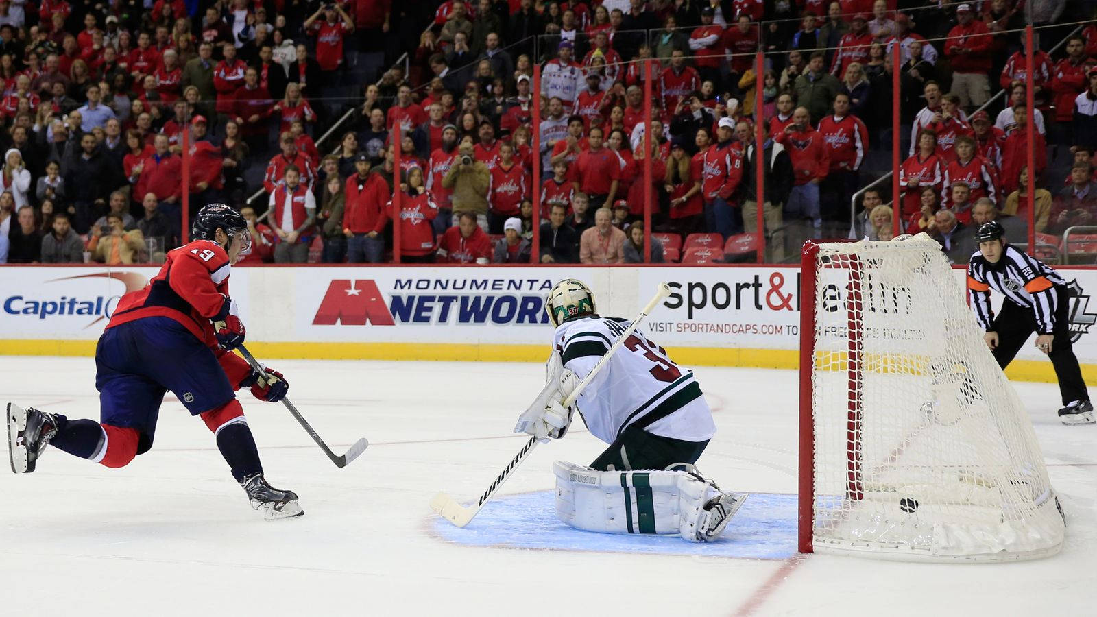 Washington Capitals Nicklas Backstrom Against Minnesota Wild Background