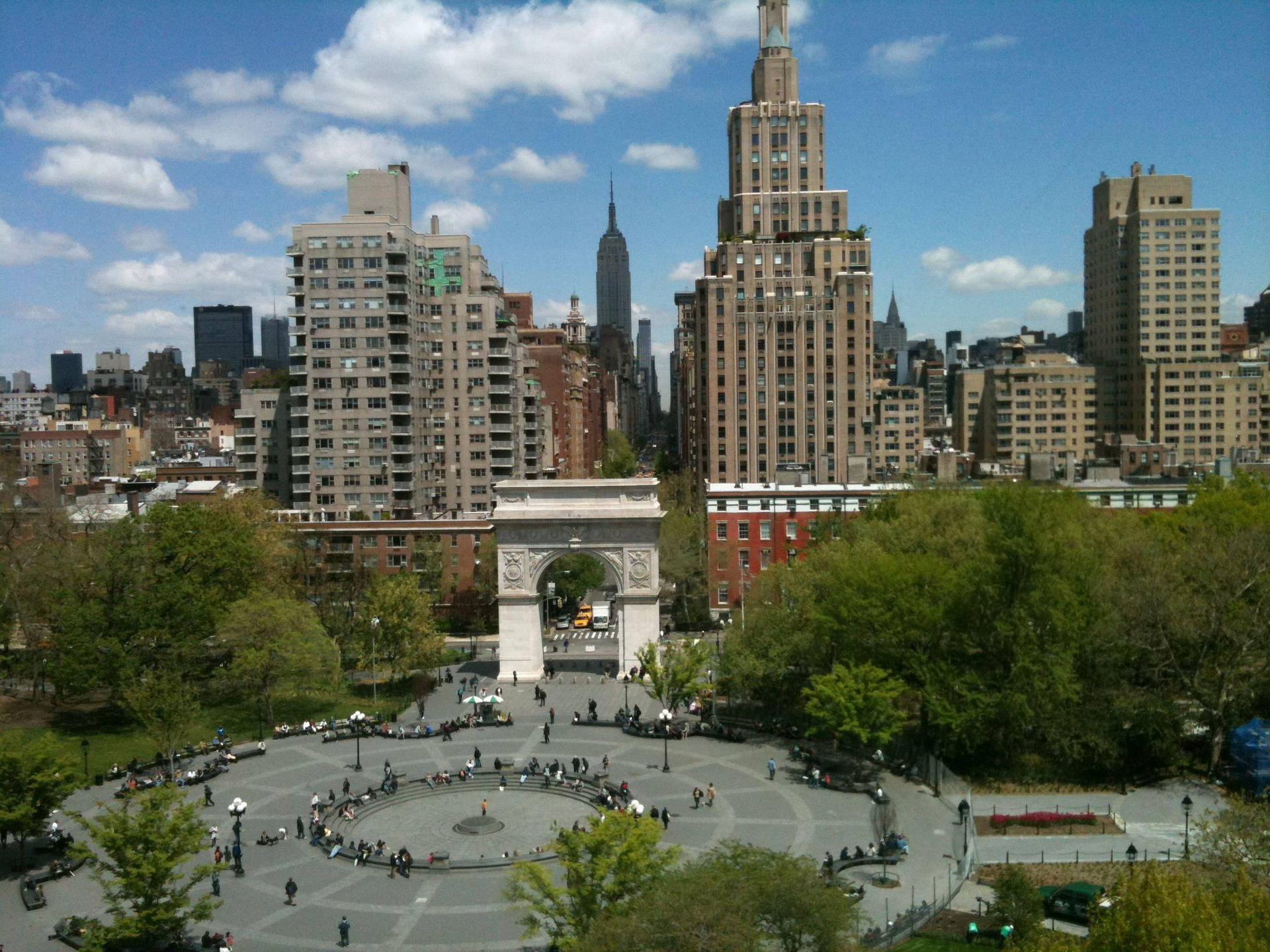 Washington Square Park In Nyu Background