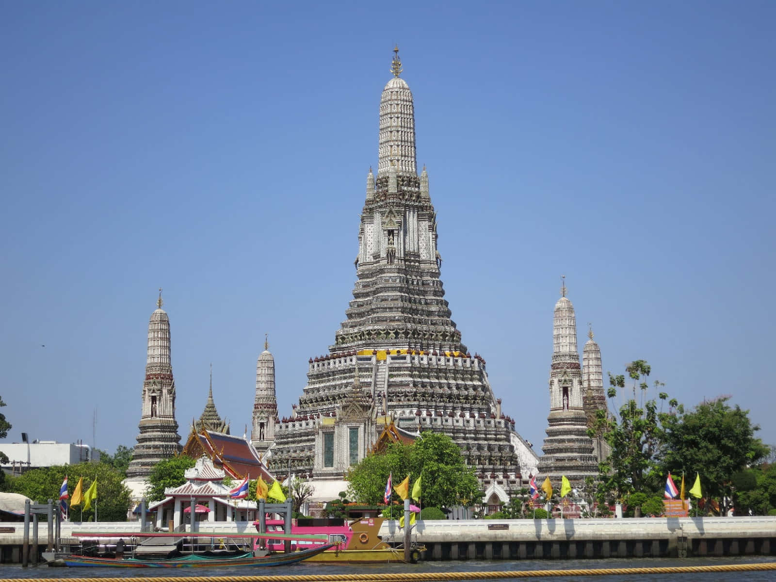Wat Arun On A Bright Day