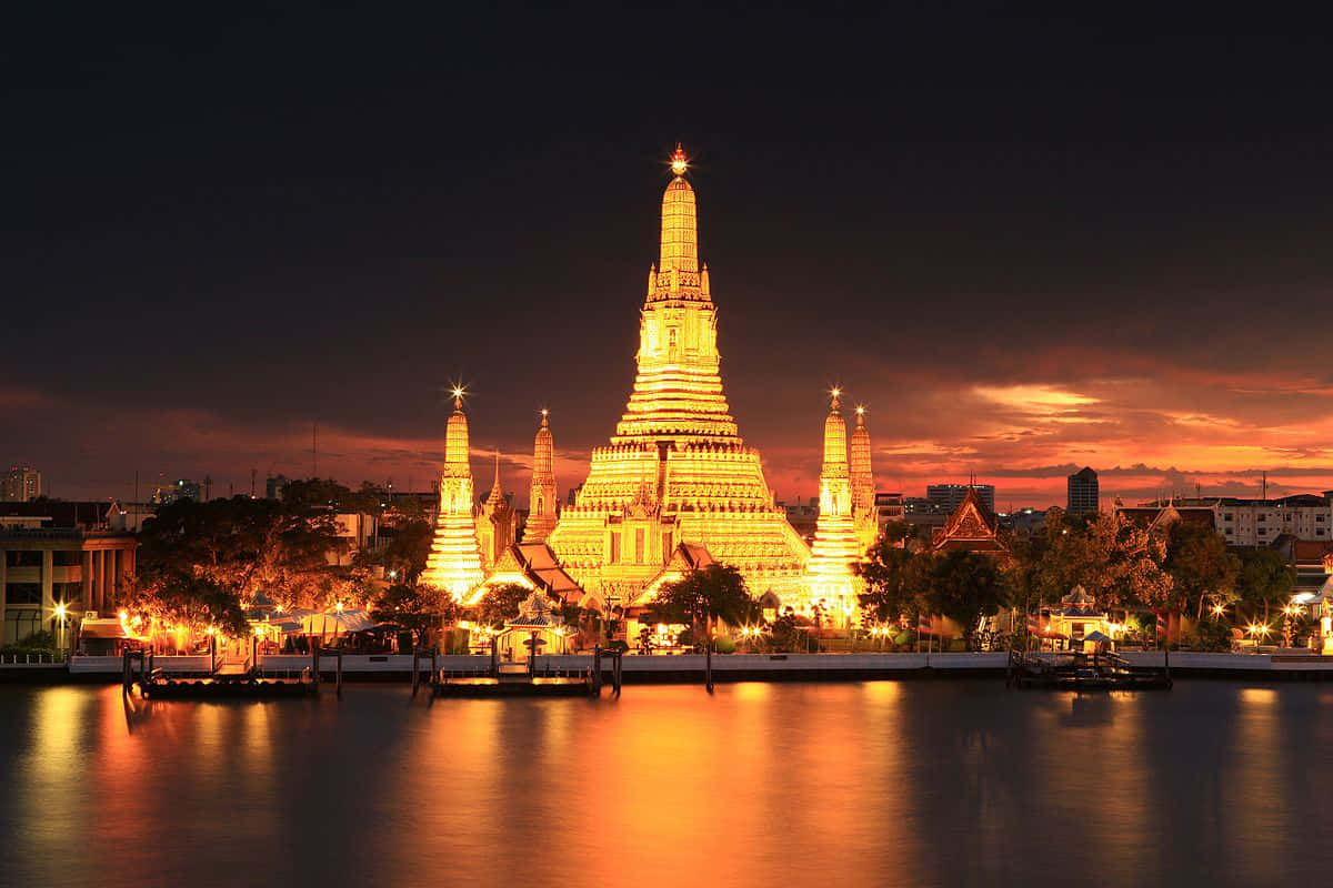 Wat Arun With Dark Sky