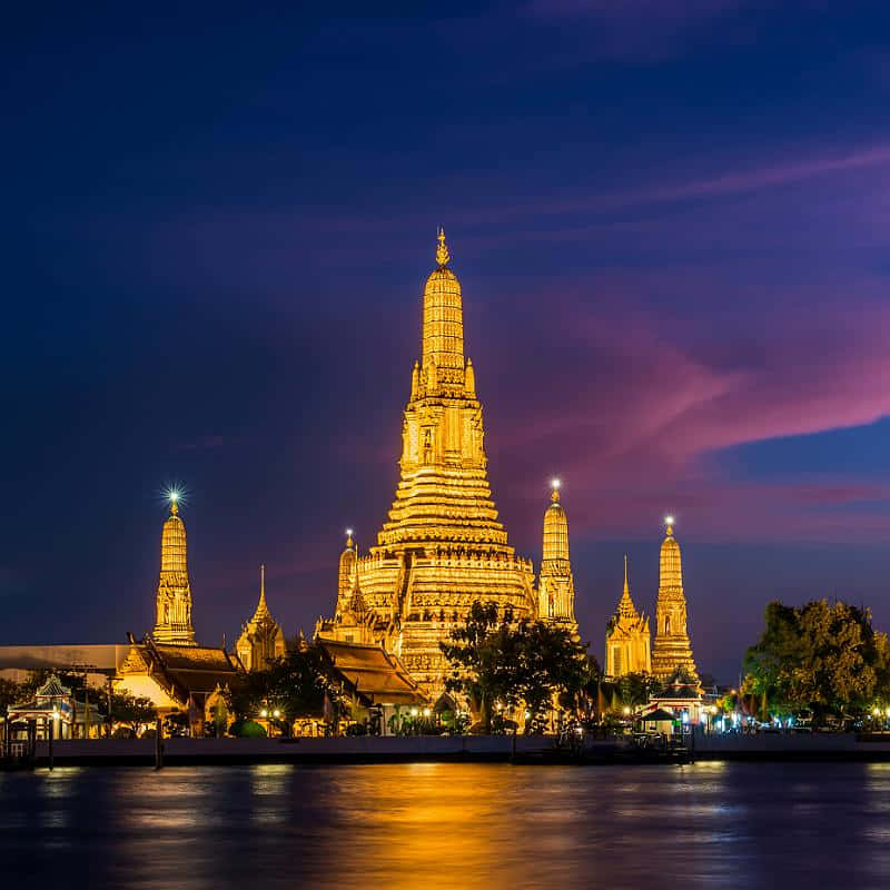 Wat Arun With Yellow Lights