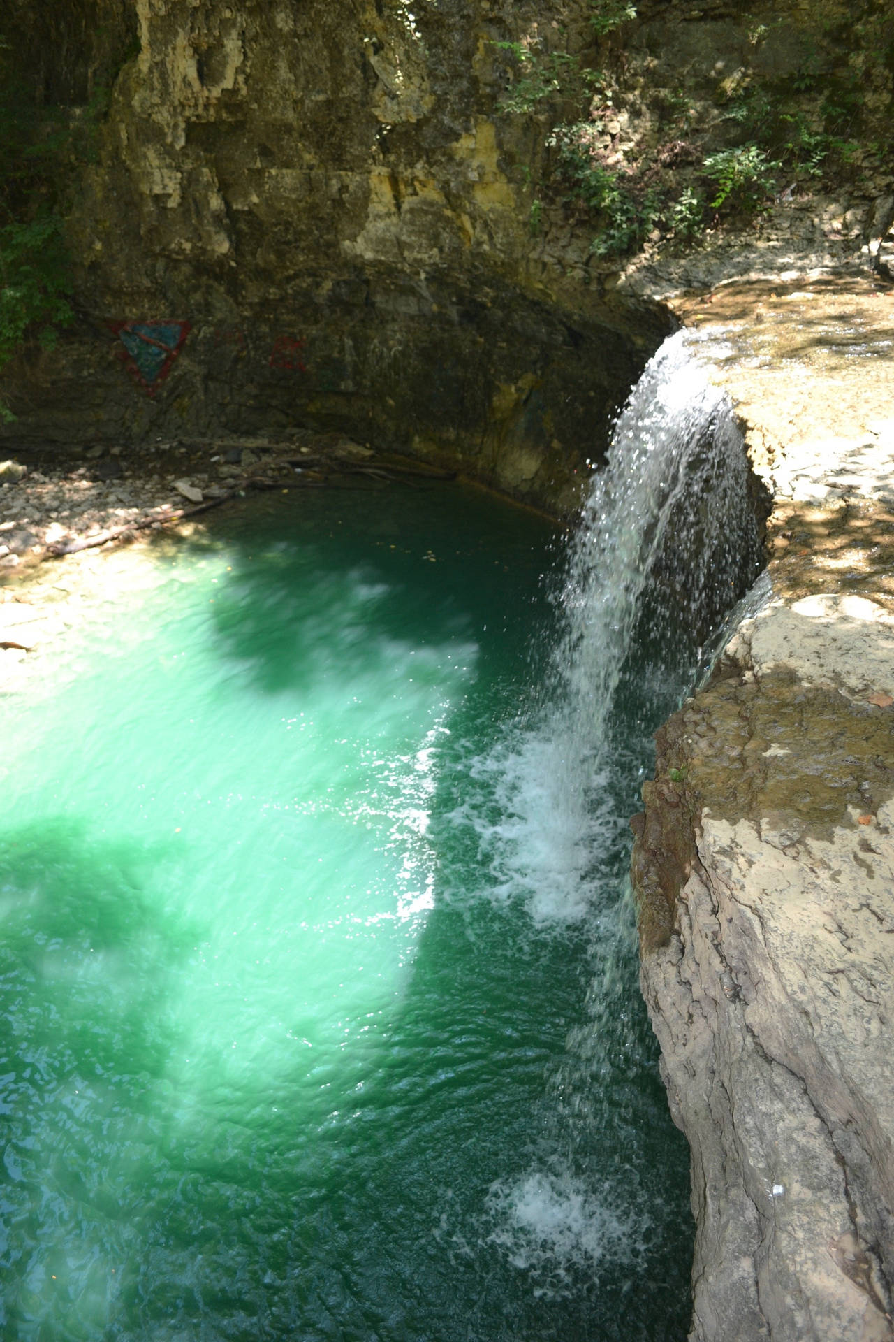 Waterfalls In Suburban Columbus, Ohio Background