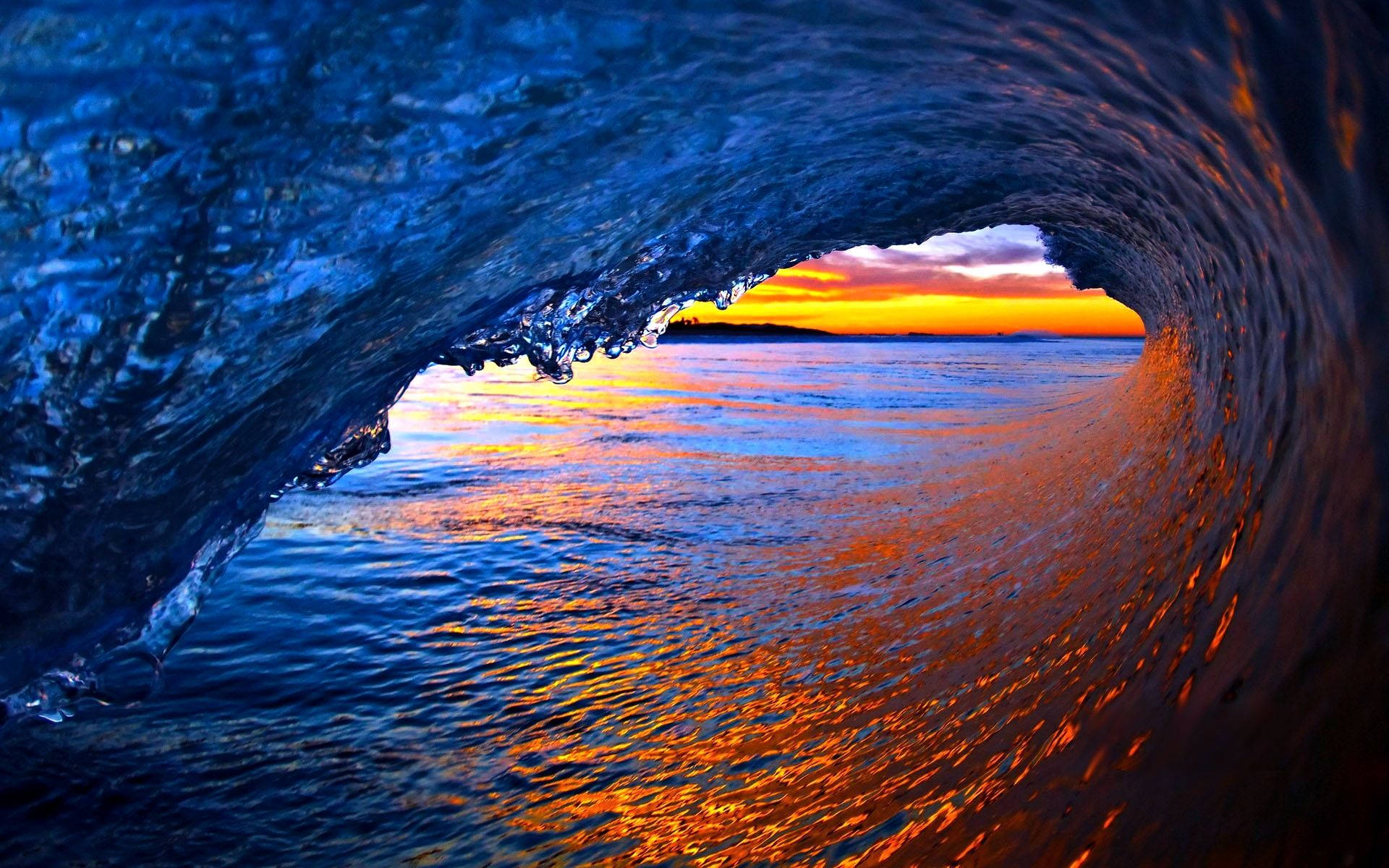 Wave With Sun Reflection