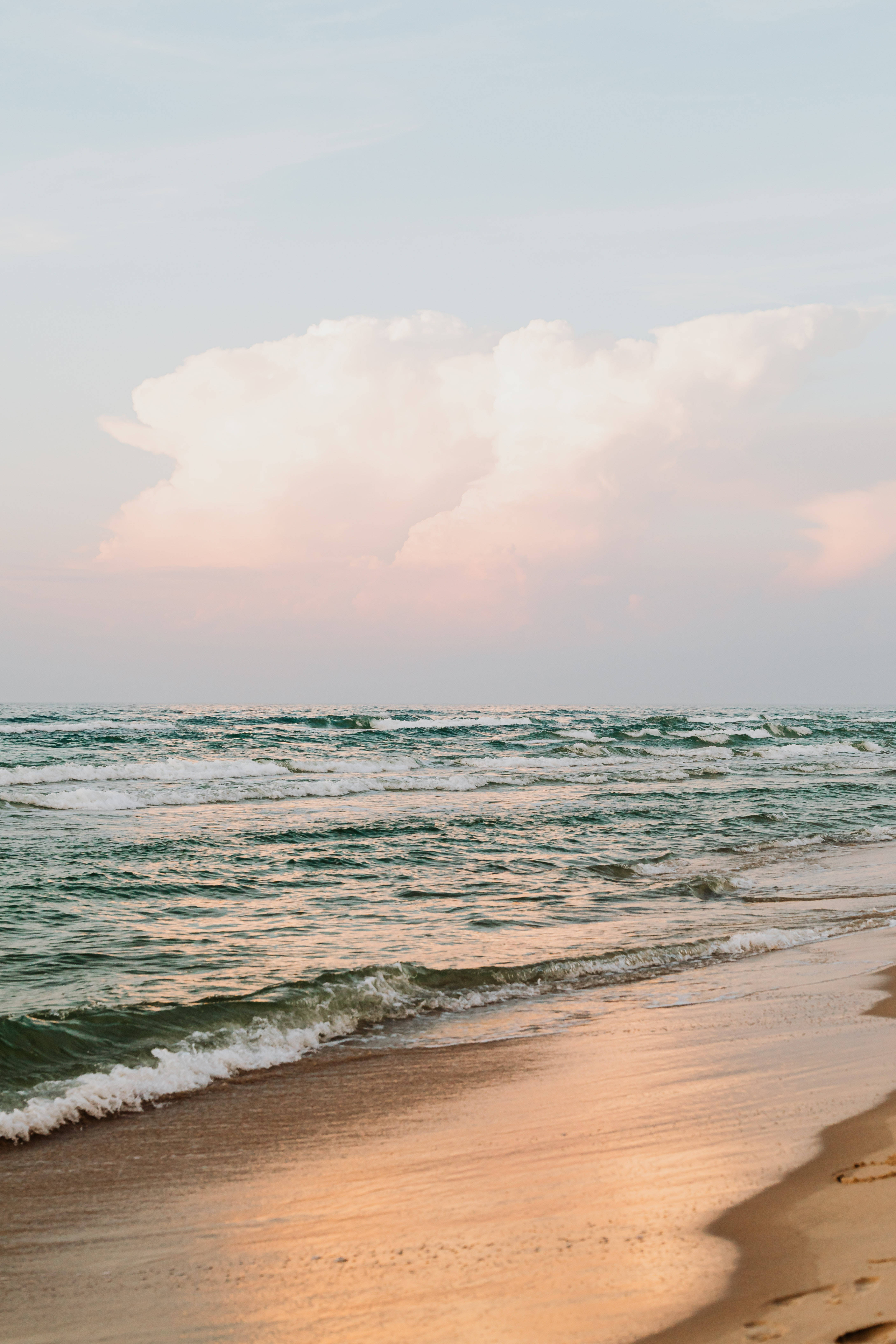 Waves On Shore Beach Android Background