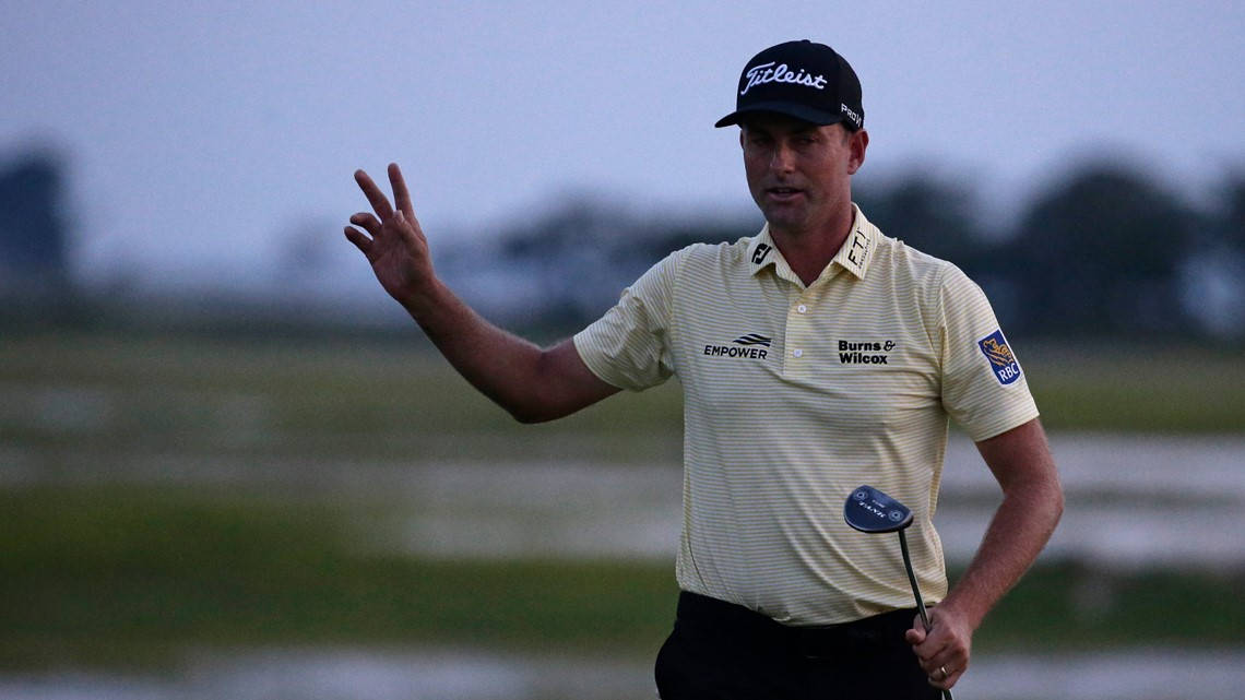 Webb Simpson Holding His Right Hand Up Background