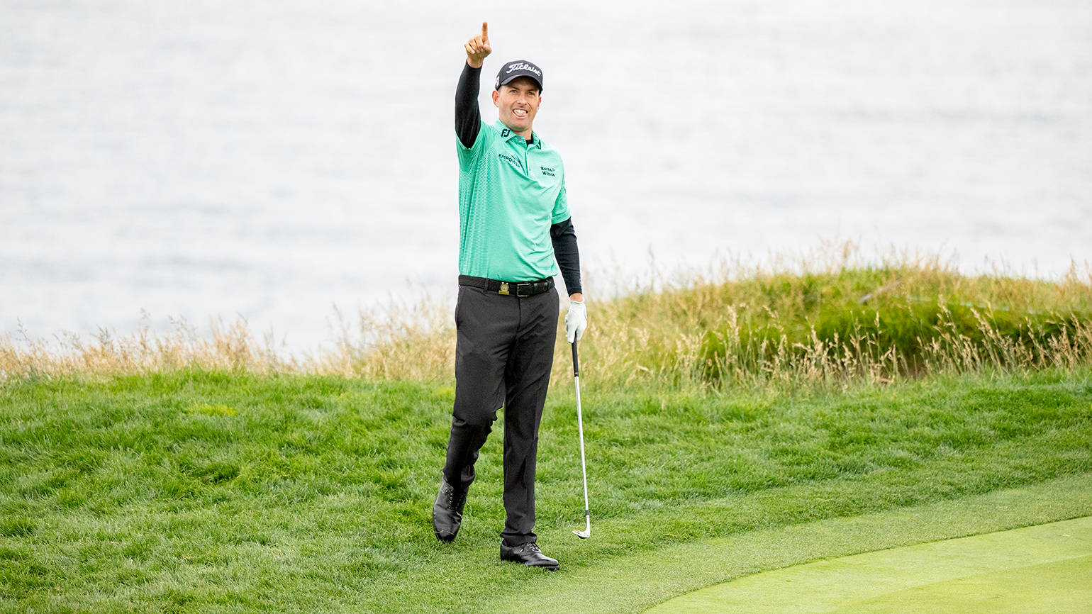 Webb Simpson Pointing Upwards Background