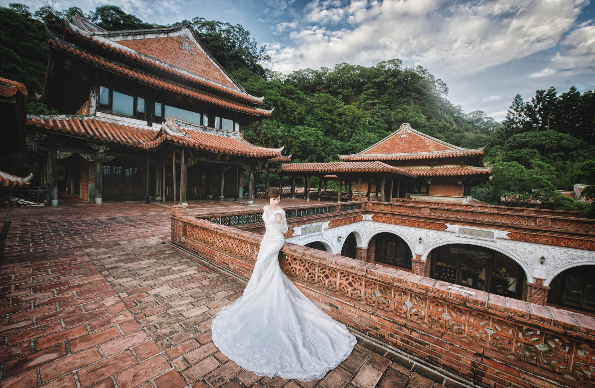 Wedding Dress At Temple Background