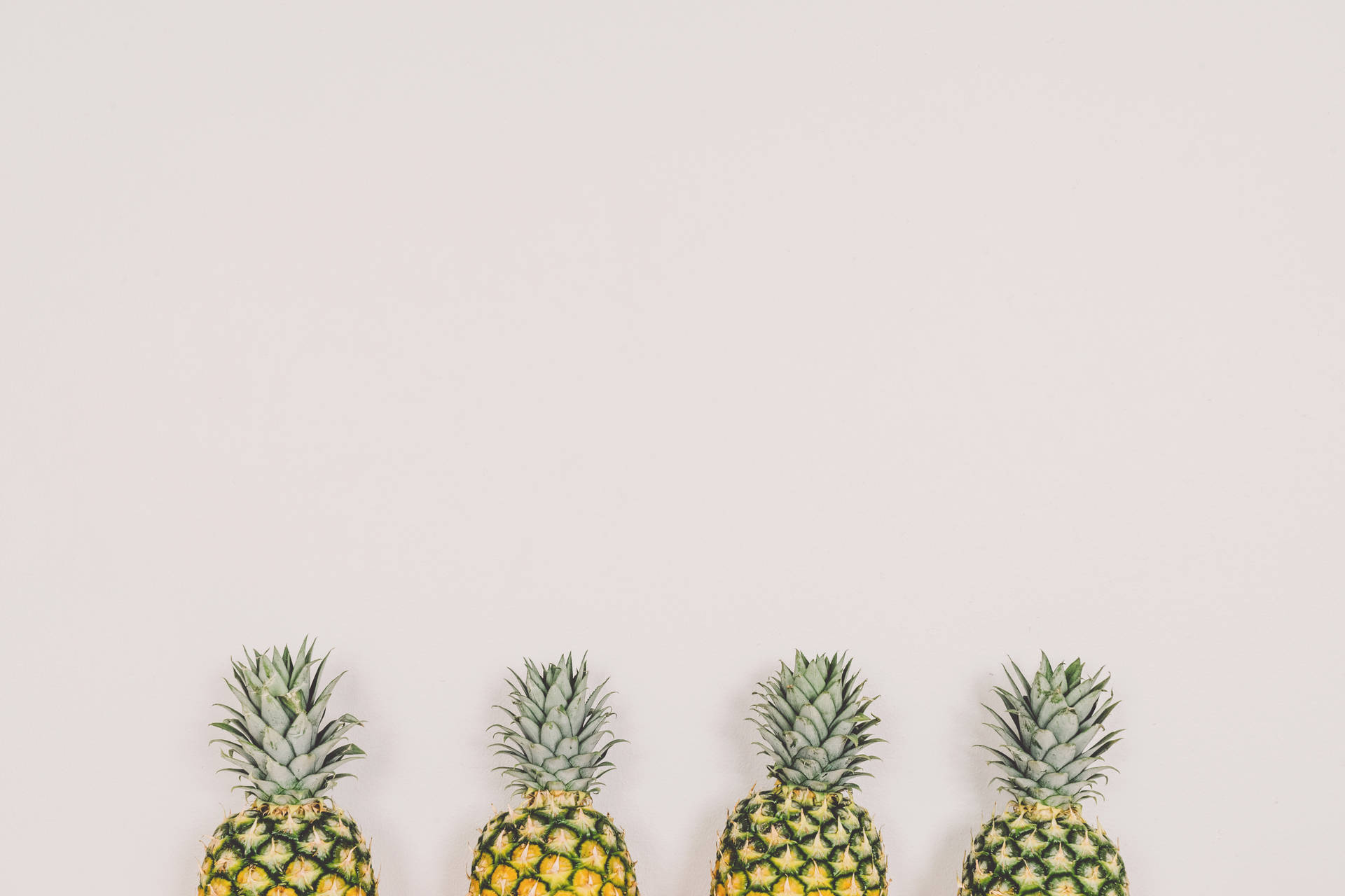 Welcome The Season Of Sunshine And Sweet Pineapples 🍍 Background