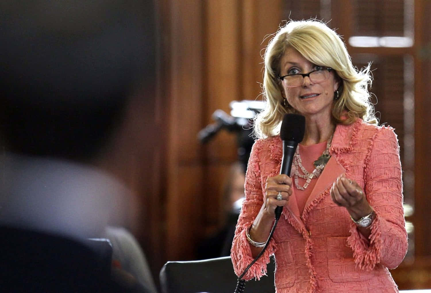 Wendy Davis Delivering A Public Speech Background