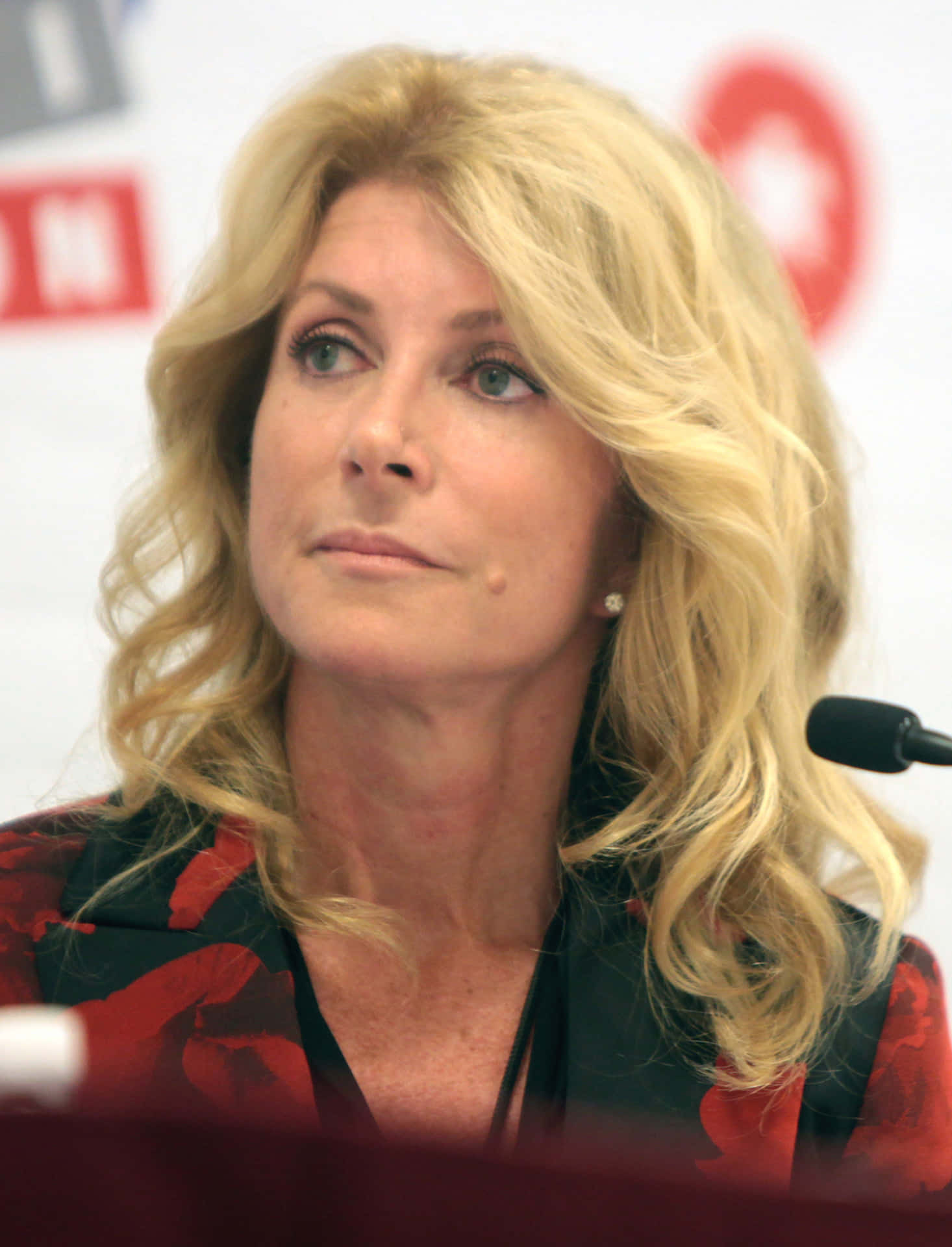 Wendy Davis Wearing Floral Suit Background