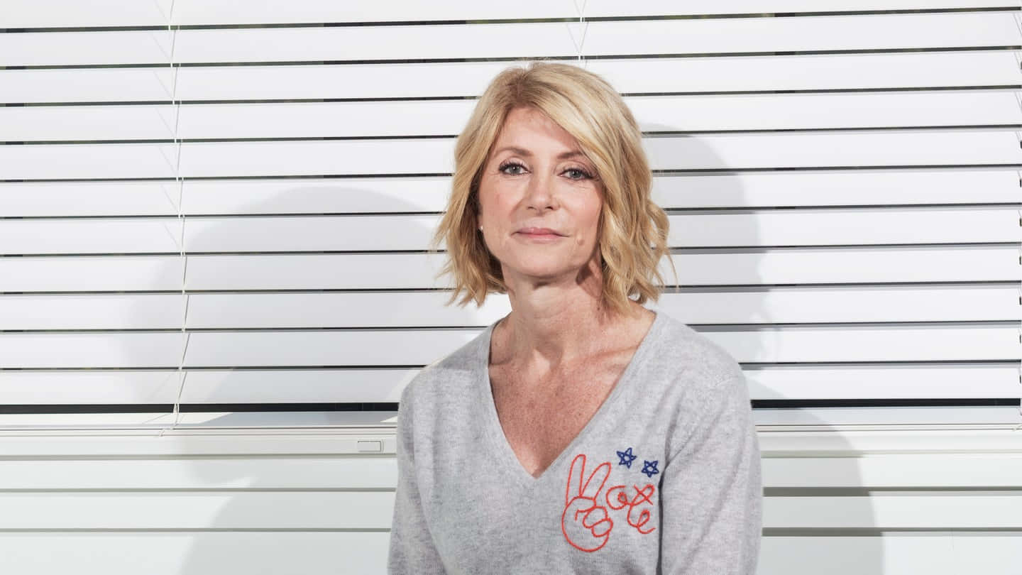 Wendy Davis Wearing Gray Shirt Background