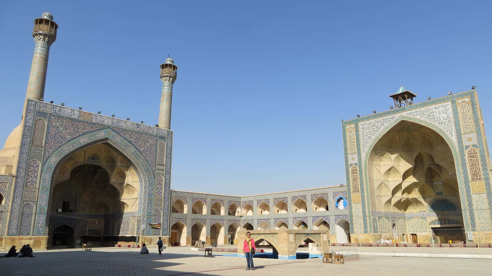 West And South Iwans Of Jameh Mosque Isfahan Background