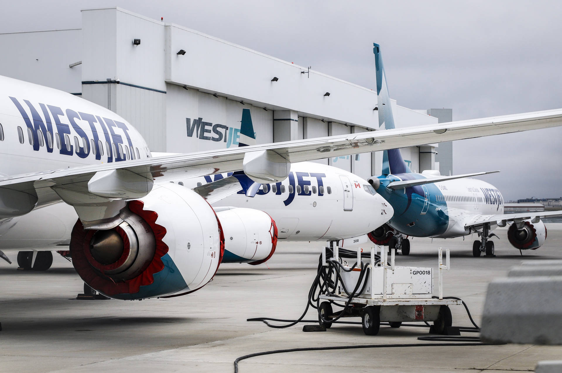 Westjet Airplane Engines Background