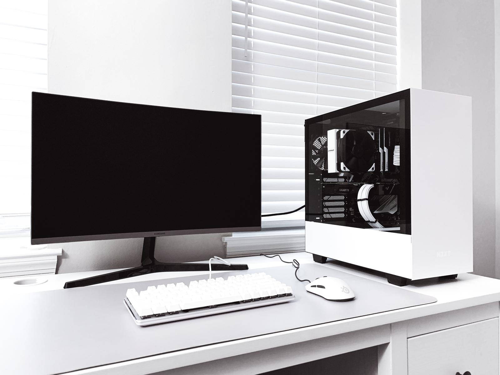 White And Black Pc Gaming Set Up Background