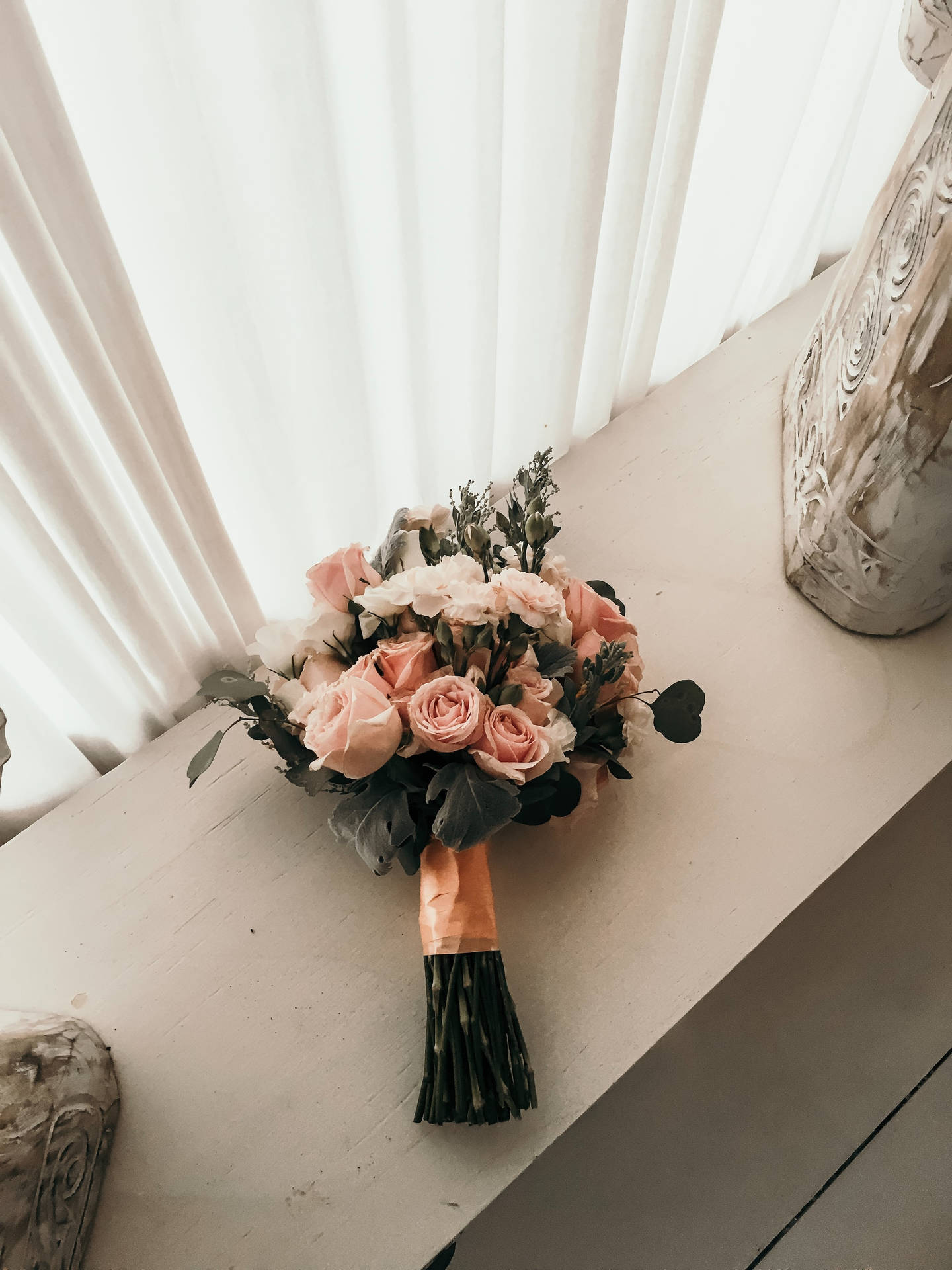 White And Pink Roses Bridal Flower Bouquet Background