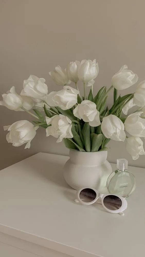 White Flower Arrangement For Stylish Iphone Background