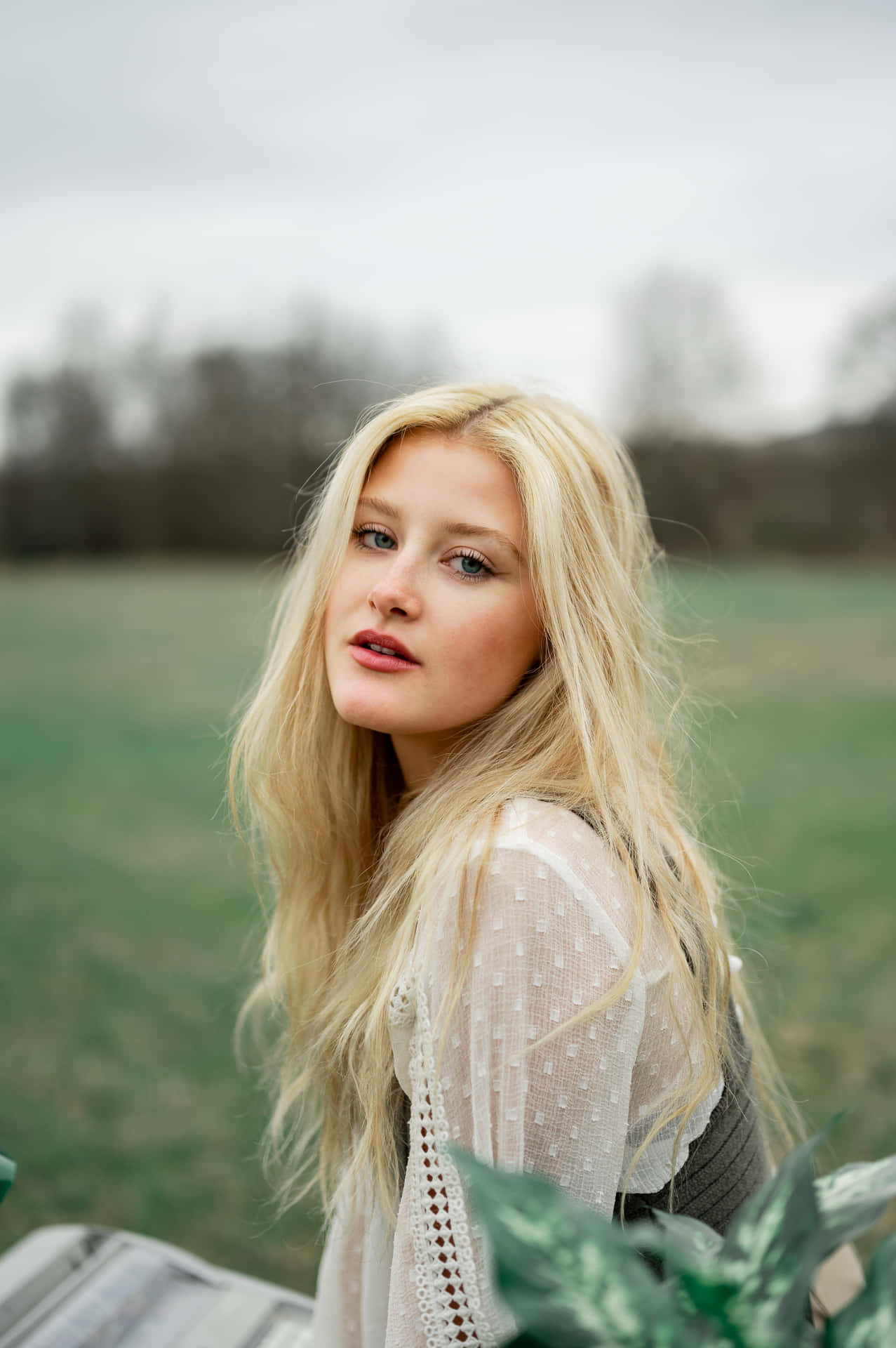 White Girl With Blonde Hair Background