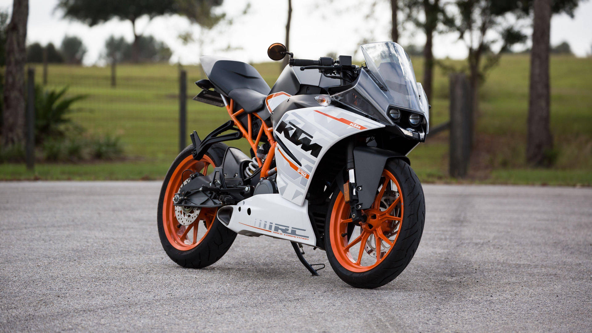 White Ktm Bike 4k Background