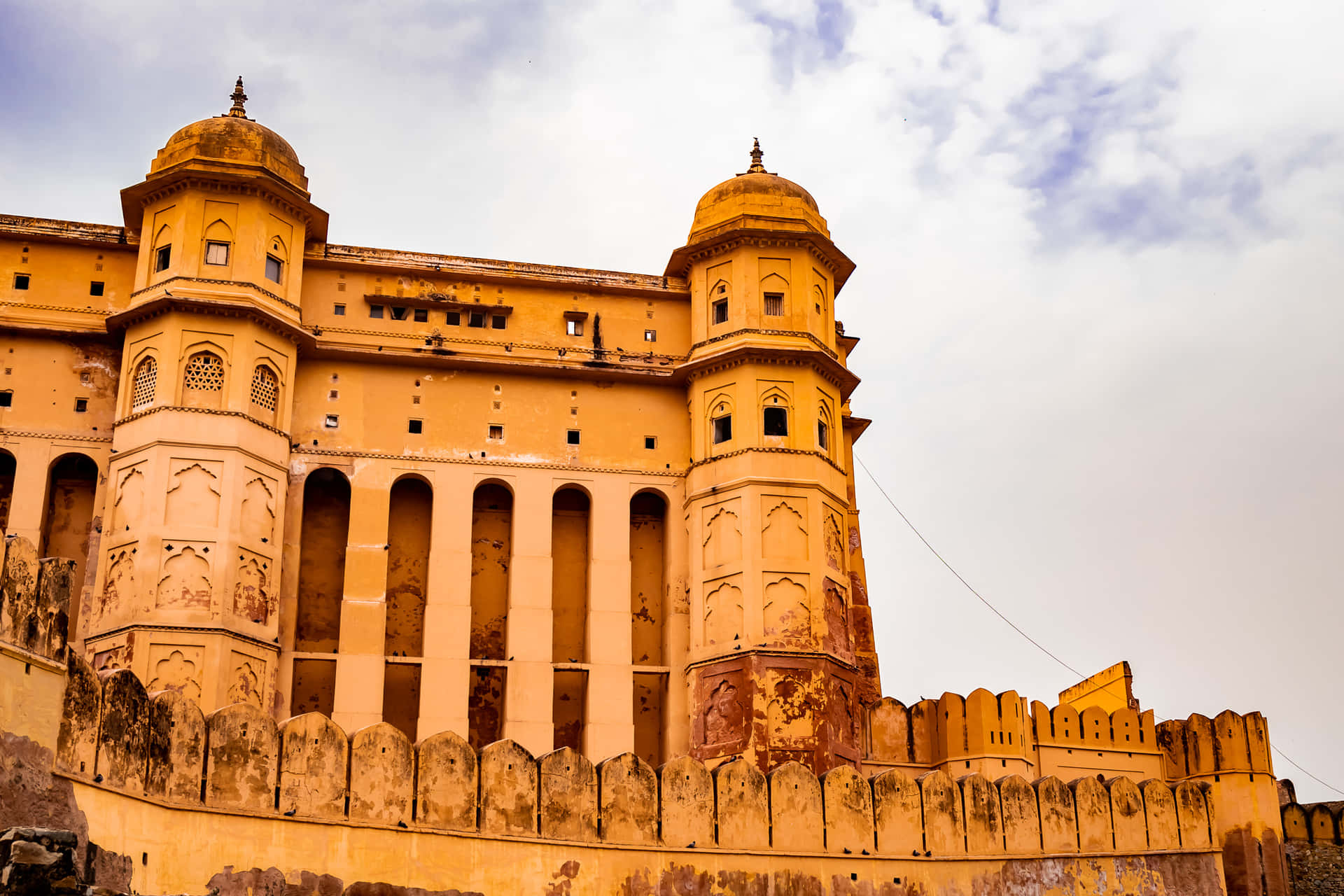 White Marble Palace In Amer Fort Background