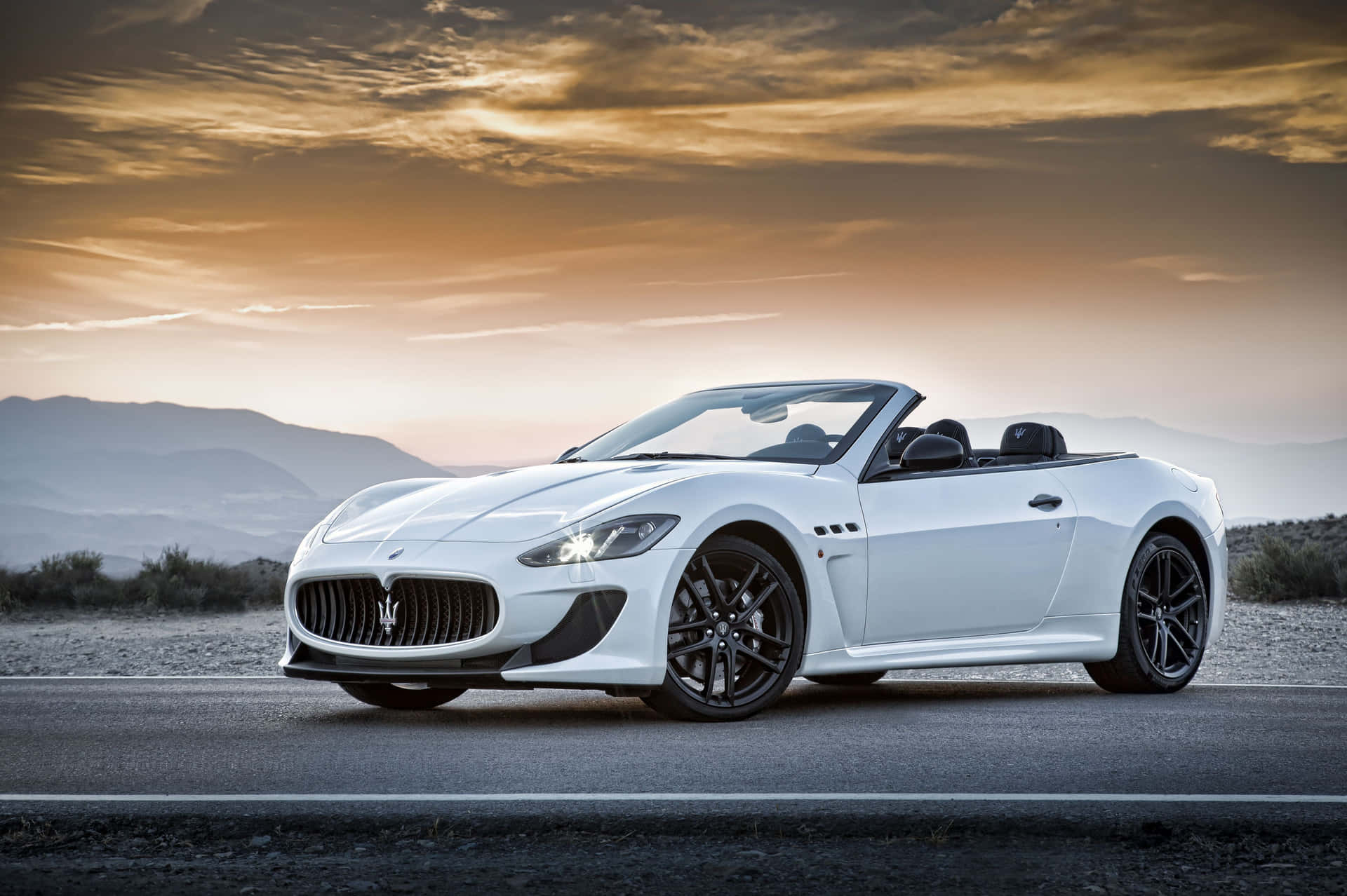 White Maserati 4k