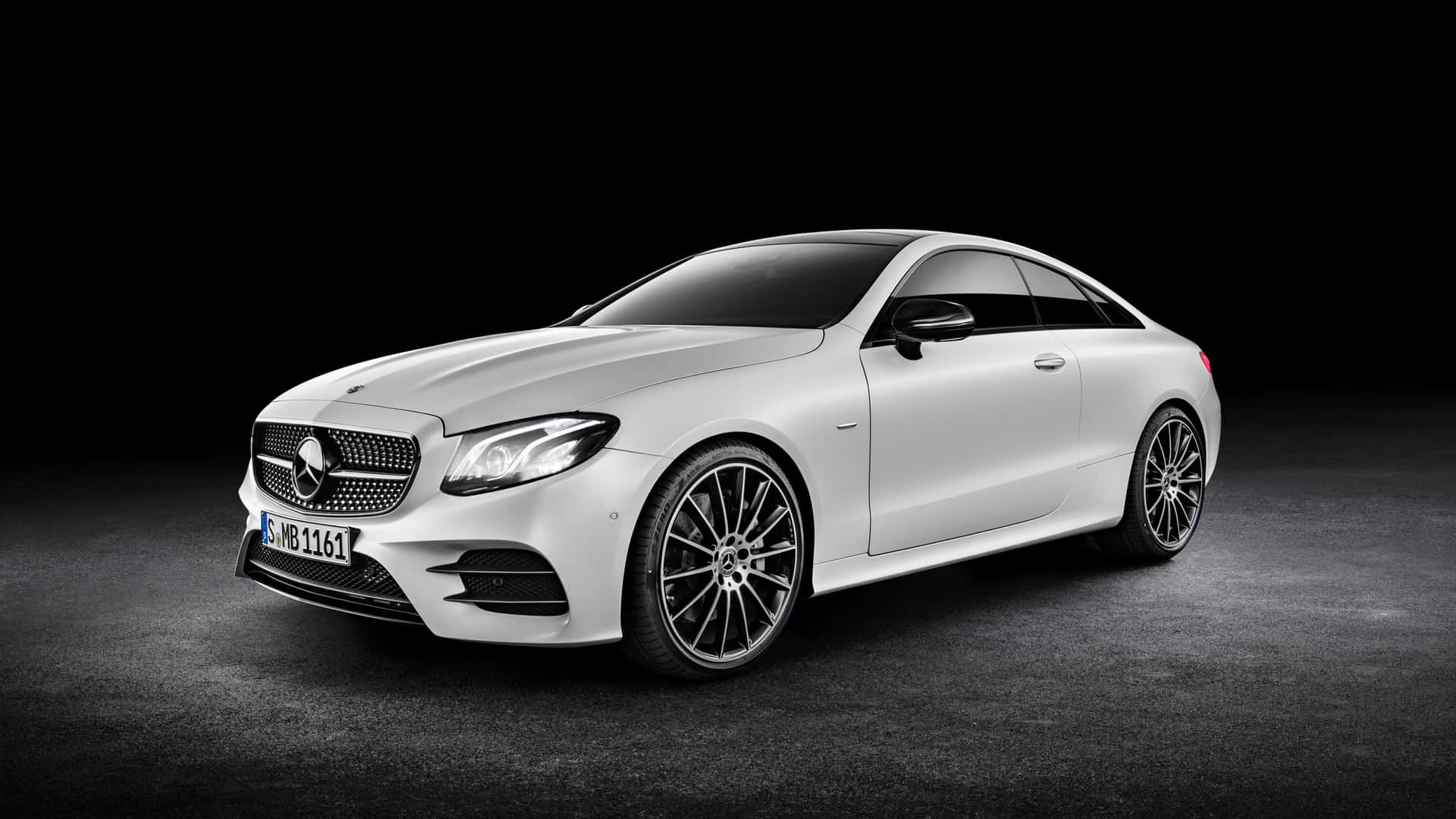 White Mercedes Benz Clase E Background