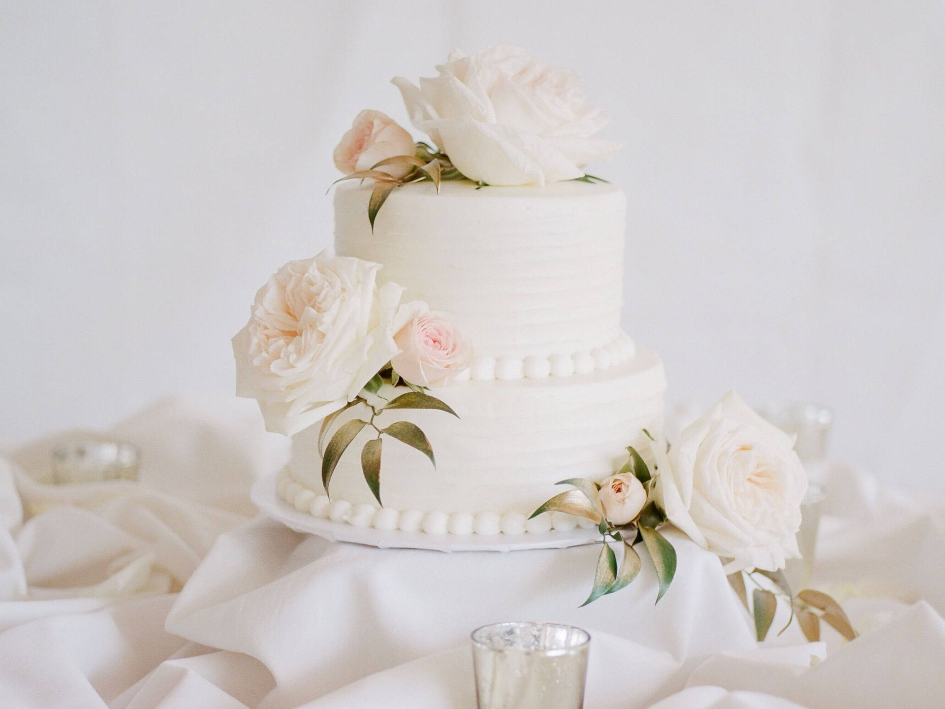 White Pink Roses Wedding Cake