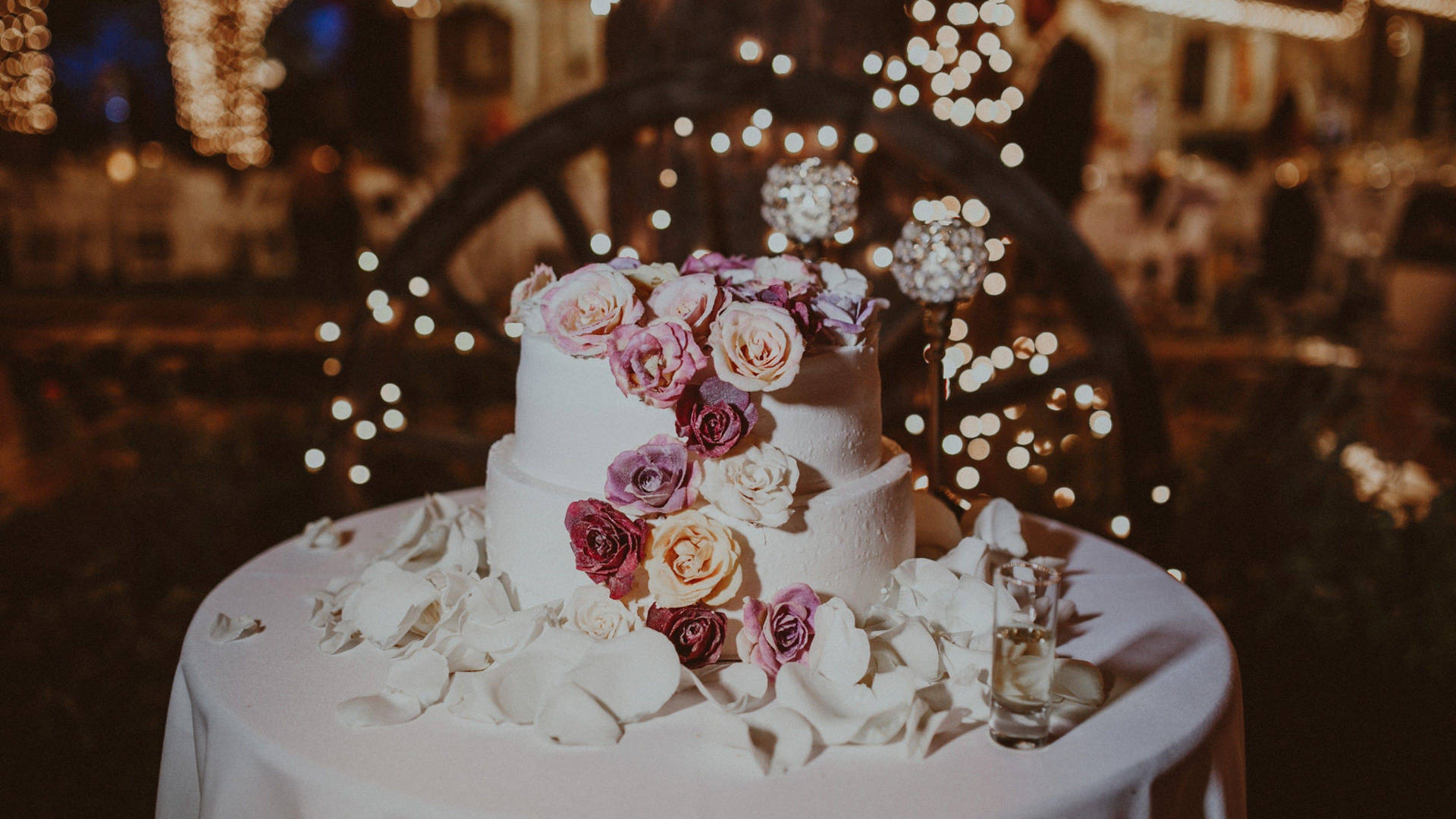 White Rose Petals Wedding Cake Background