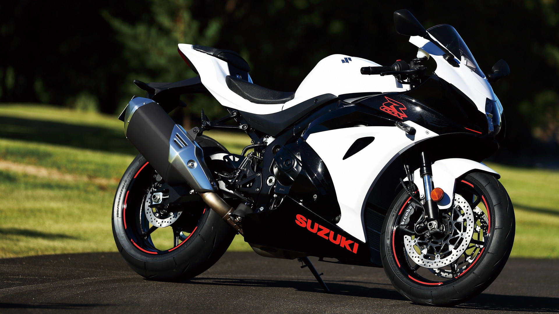 White Suzuki 4k Bike Background