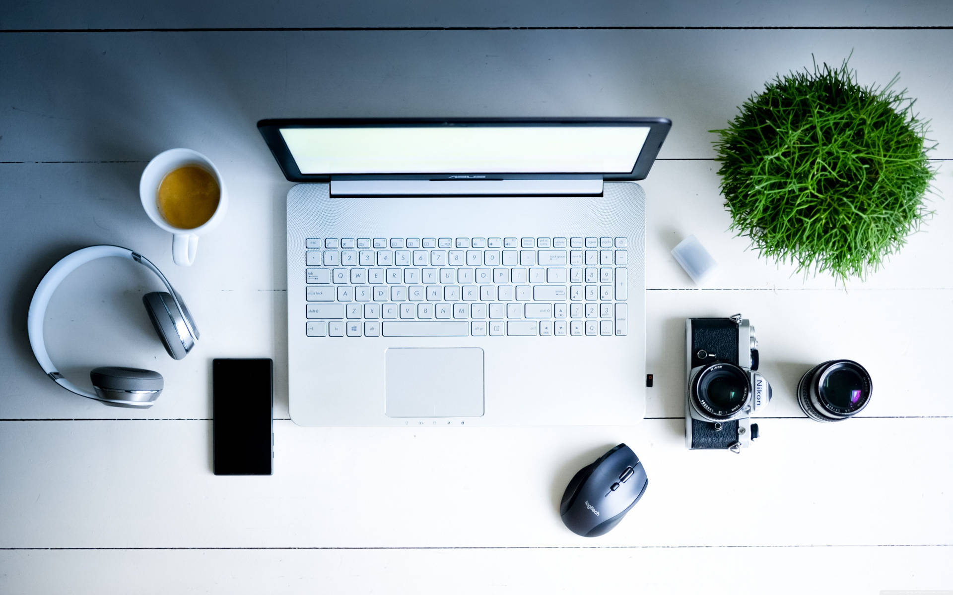 White Wooden Office Desk With Laptop Background