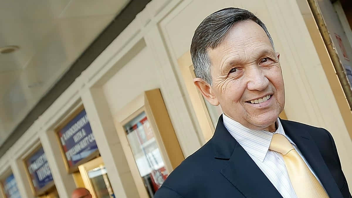 Wide Smile Of Dennis Kucinich Background