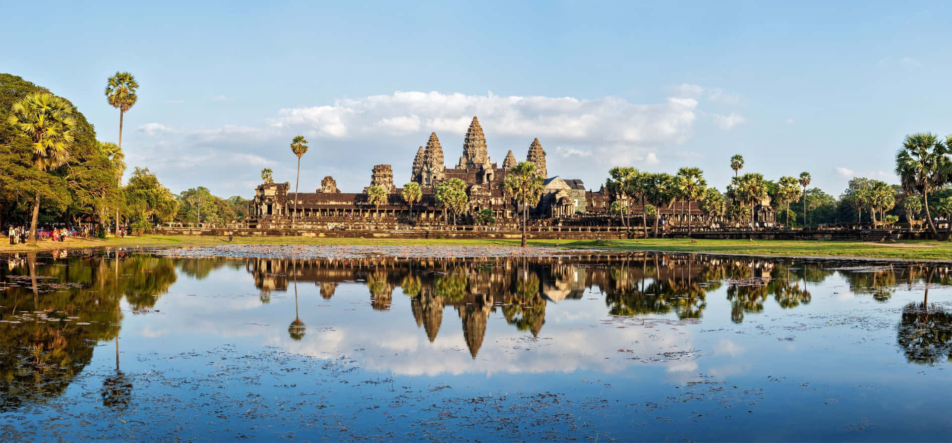Widescreen Angkor Thom Desktop Background