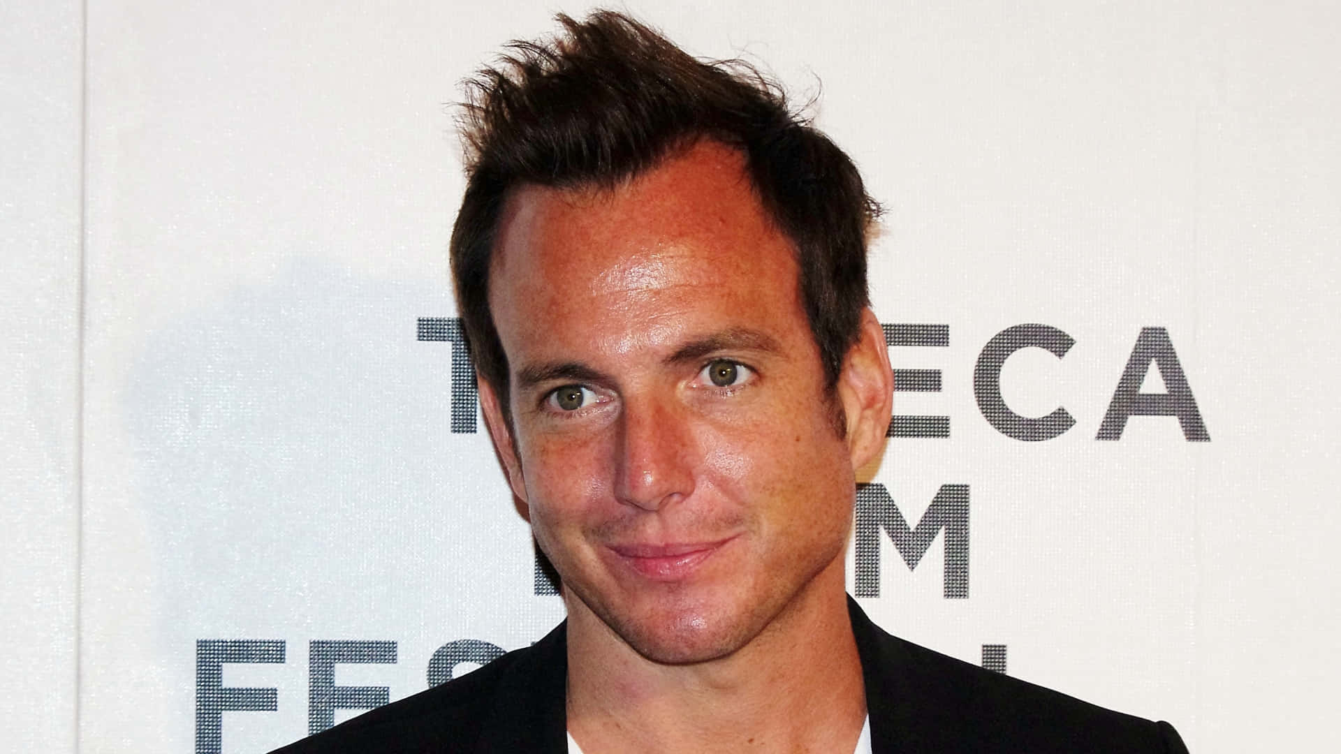 Will Arnett In A Confident Pose Background