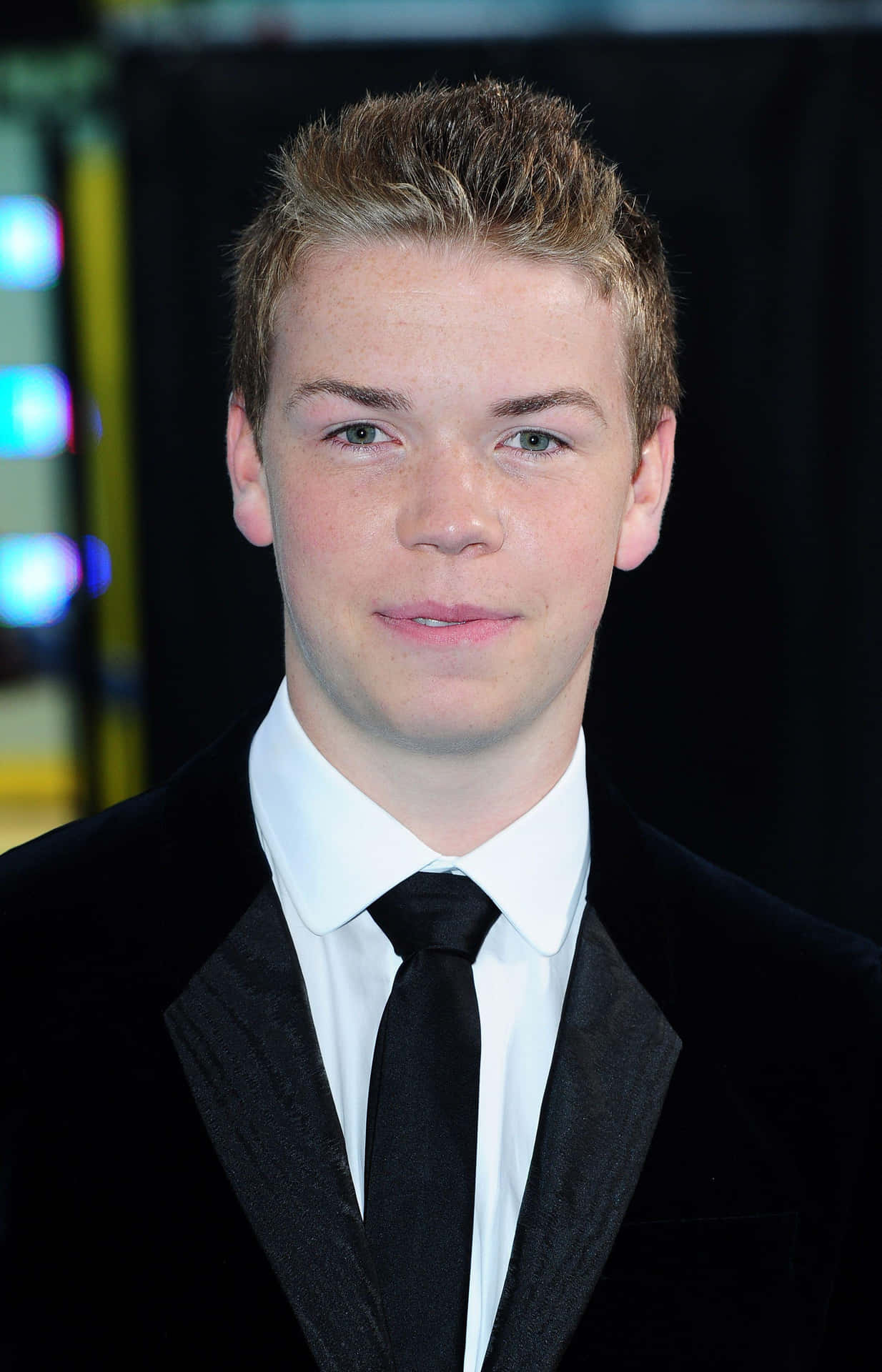 Will Poulter Red Carpet Portrait Background