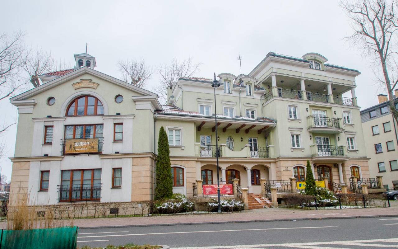 Willa Sobieski Apartment Near Crooked House Background