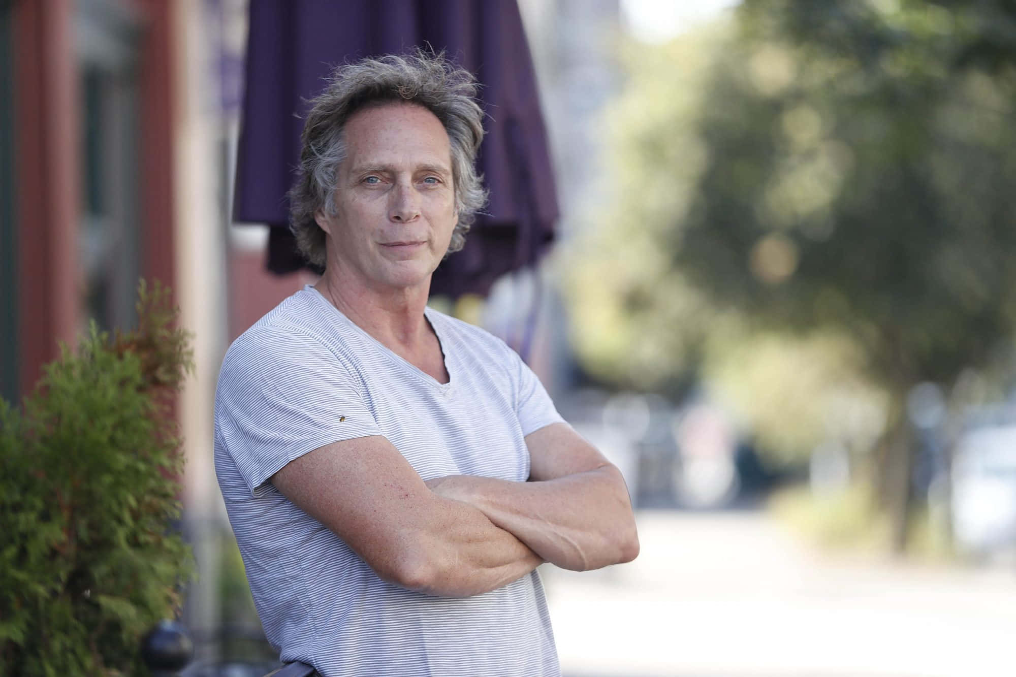 William Fichtner Confidently Posing For A Portrait Background