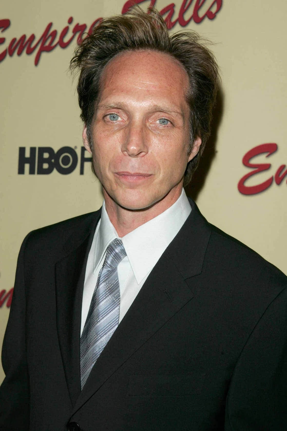 William Fichtner Posing At An Event Background