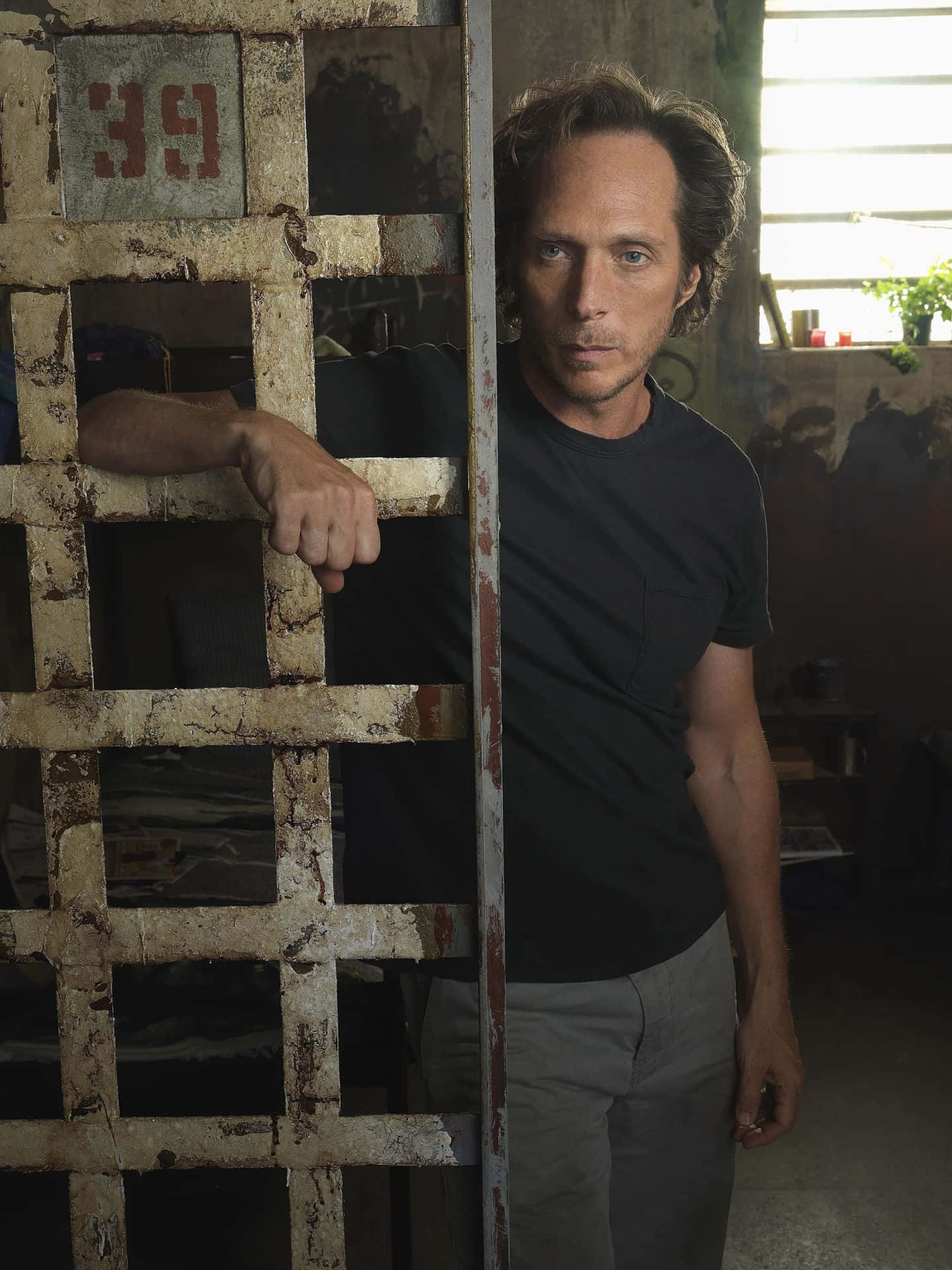 William Fichtner Posing For A Portrait Background