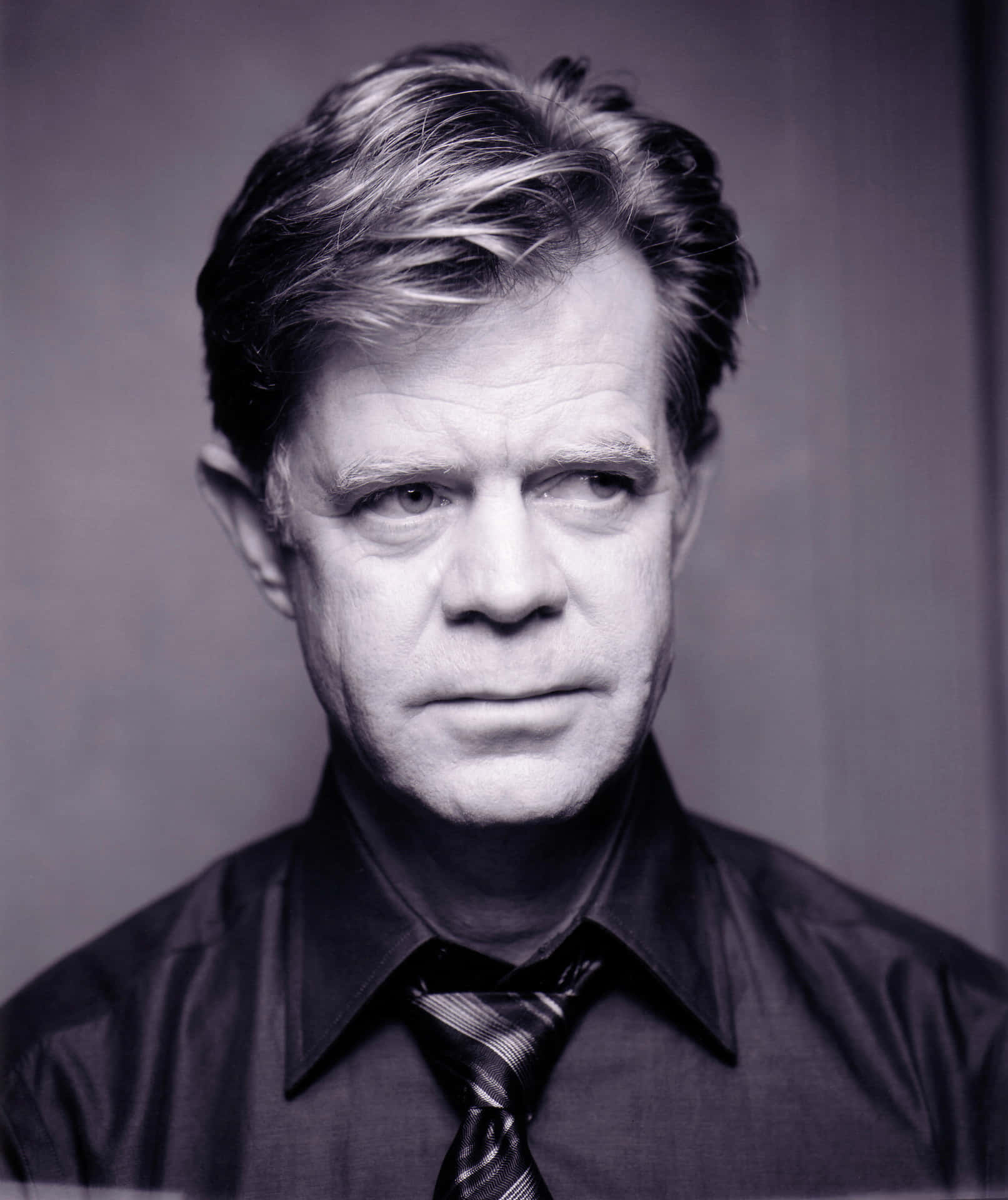 William H. Macy Posing During A Photoshoot Background