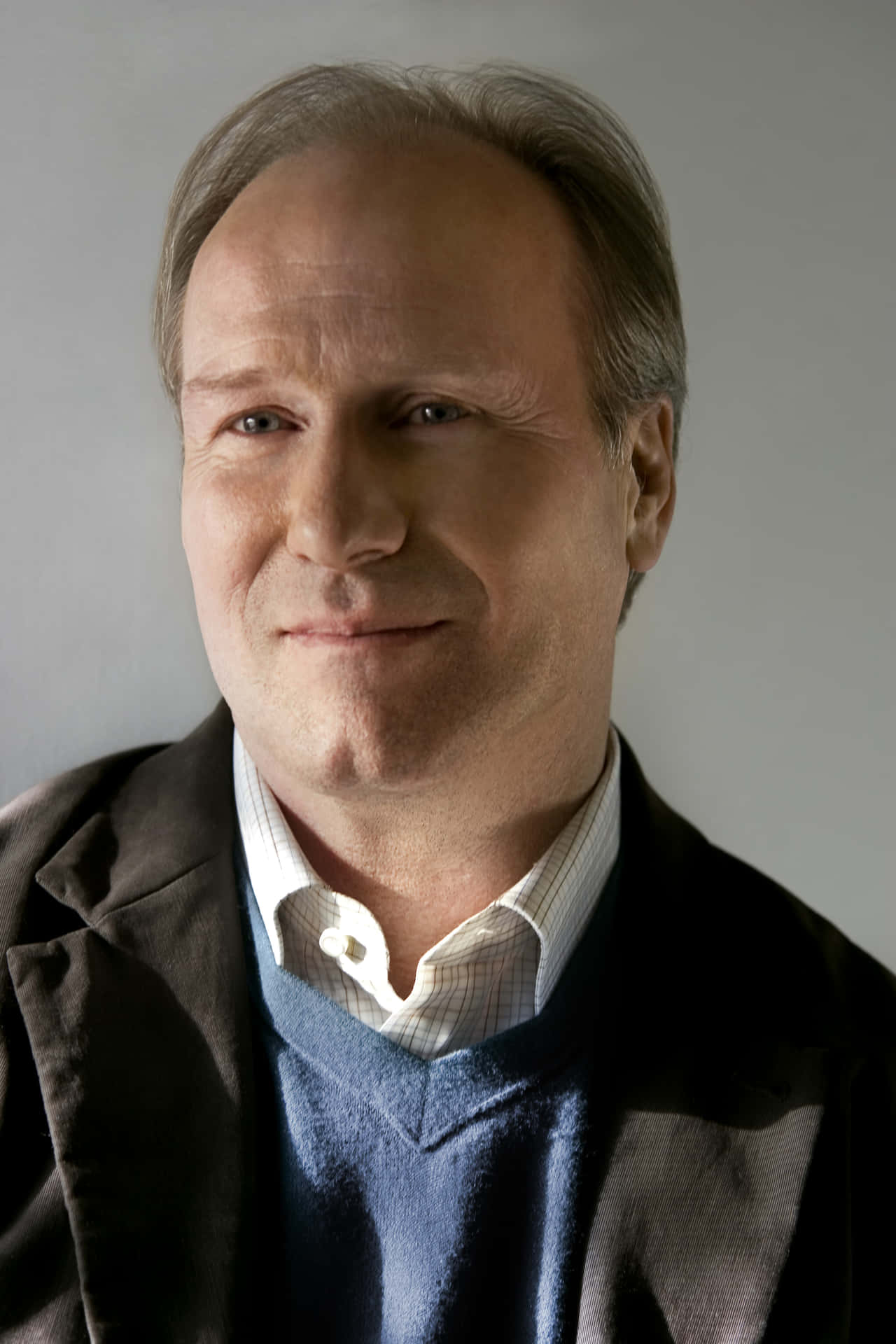 William Hurt Posing In A Captivating Portrait Background