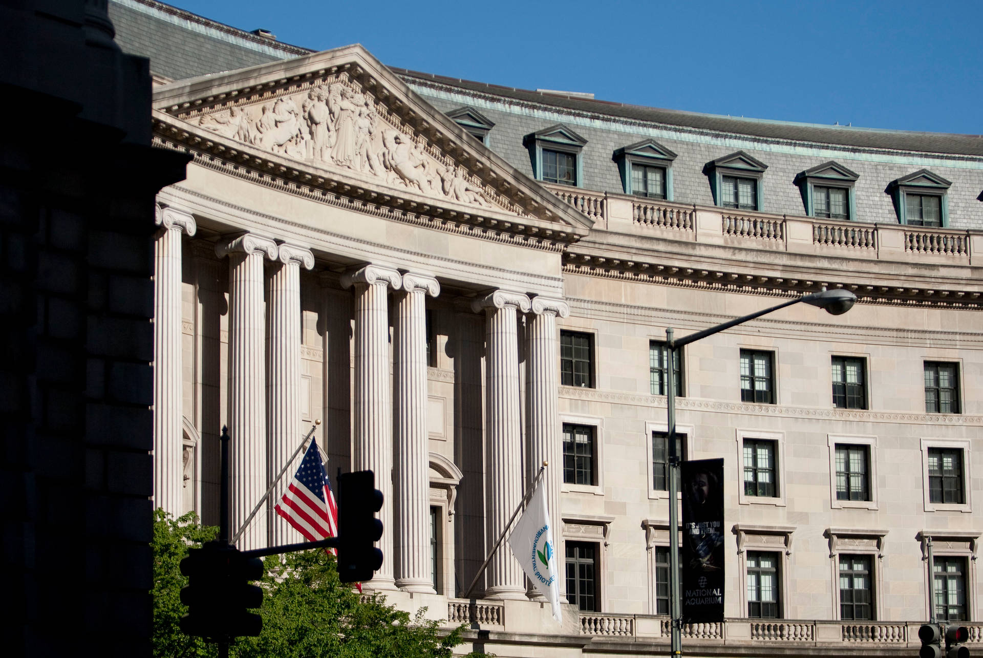 William Jefferson Clinton Building In United States Background