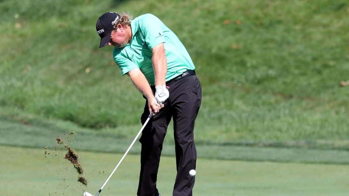 William Mcgirt Hitting The Golf Ball Background