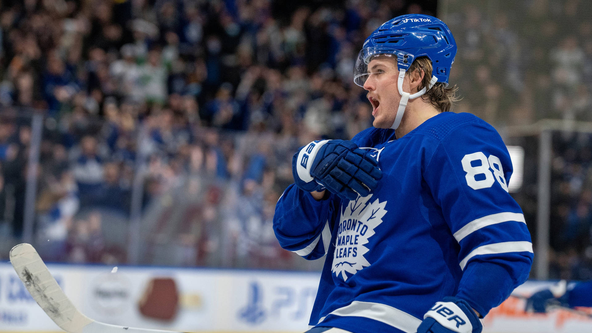 William Nylander Triumphs Against Tampa Bay Lightning Background