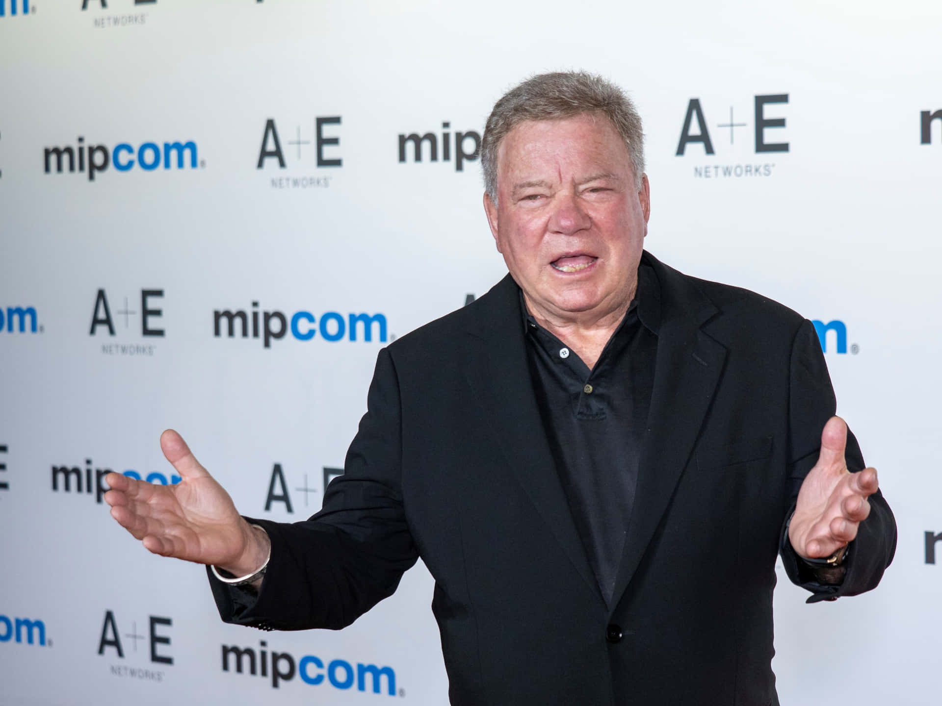 William Shatner In Action - Legendary Actor And Pop Culture Icon Background