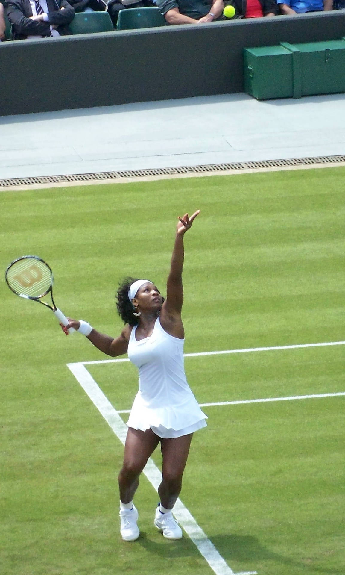 Wimbledon Champion Serena Williams Serving Background
