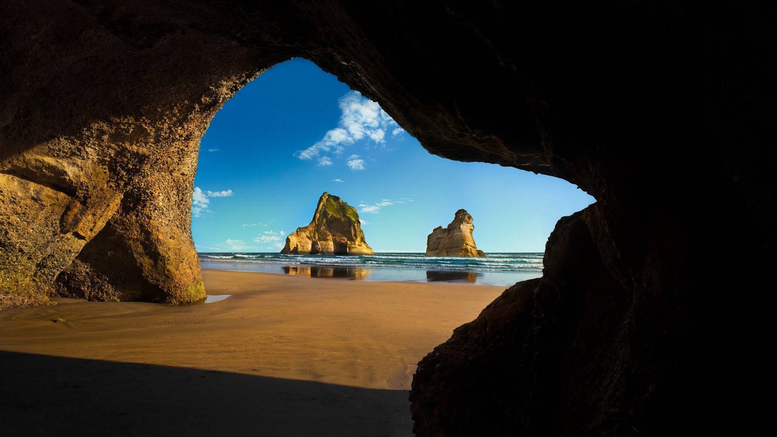 Windows 10 Hd Beach Cave Background