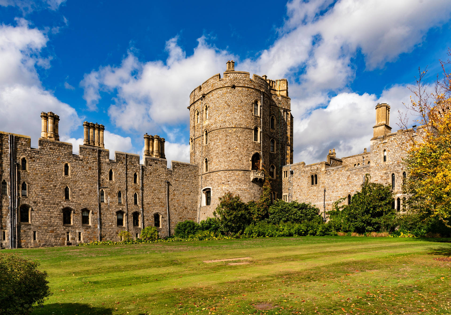 Windsor Castle Surrounded By Grass Background