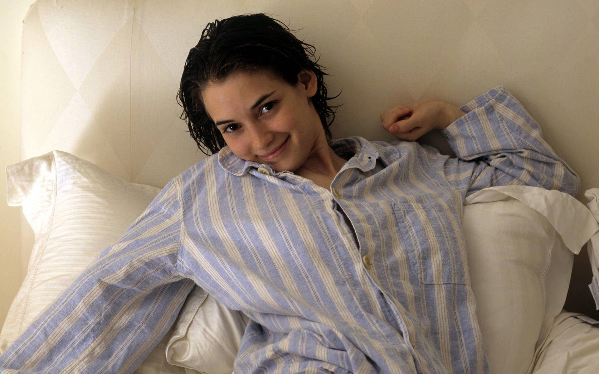 Winona Ryder Wearing Pajamas Background