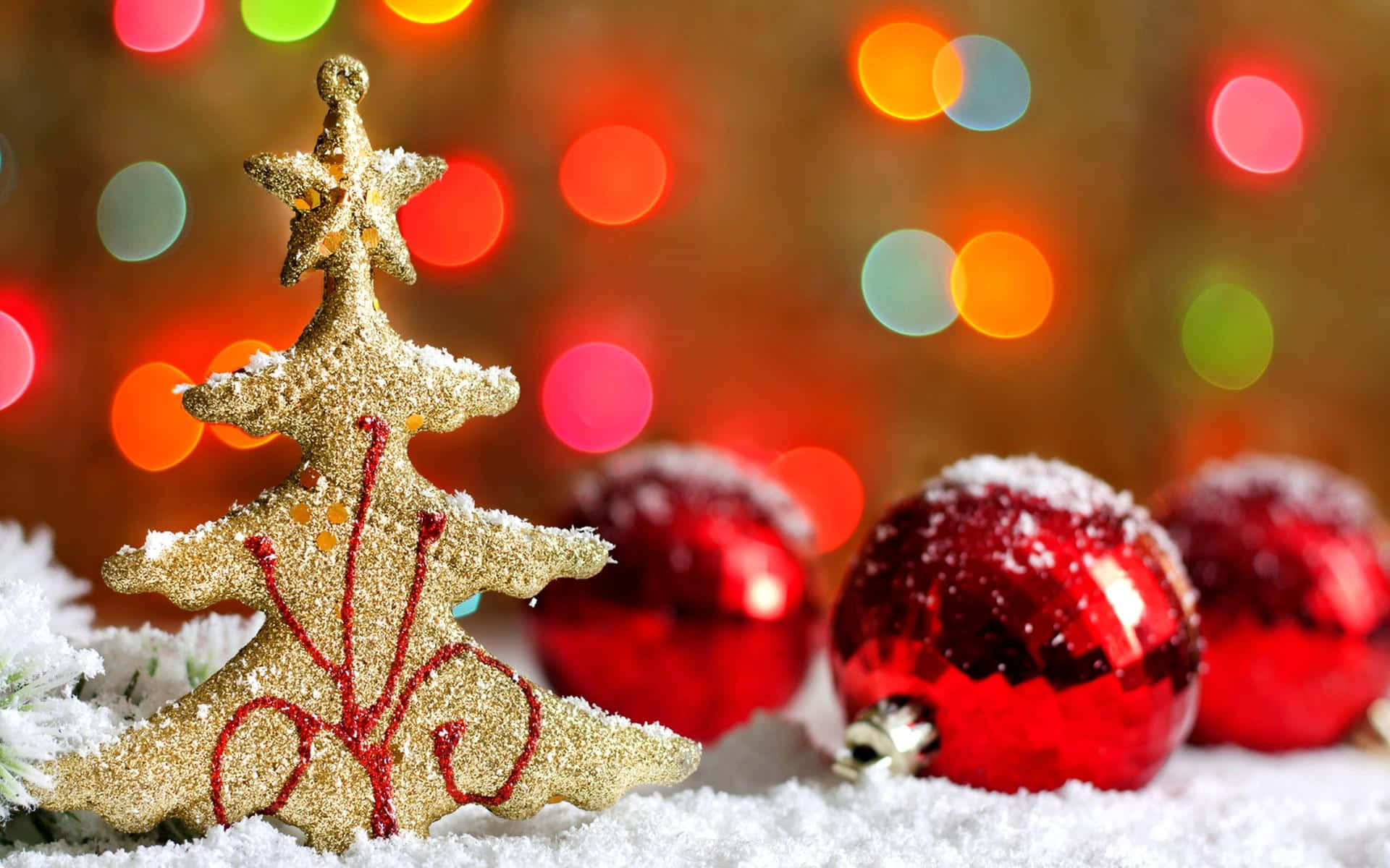 Winter Holiday Desktop With Red And Gold Christmas Ornaments Background