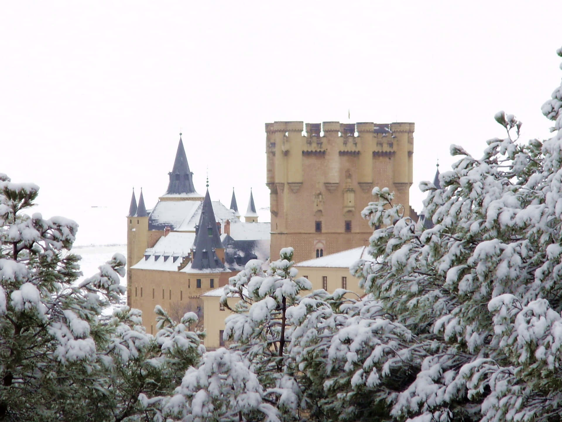 Winter Time At Segovia Castle Background